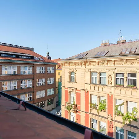 Stylish 2-level Near The National Theatre Apartament