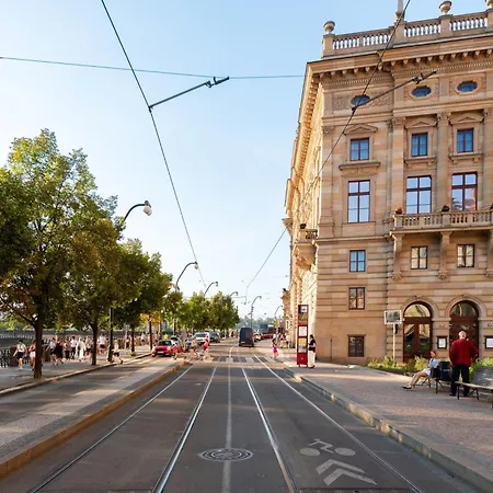 Stylish 2-level Near The National Theatre * Praga