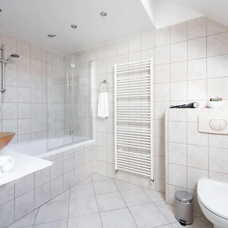 Stylish 2-level Near The National Theatre Apartament