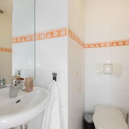 Stylish 2-level Near The National Theatre 아파트 *