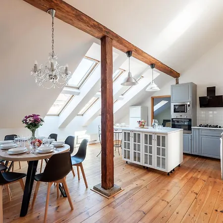 아파트 Stylish 2-level Near The National Theatre *