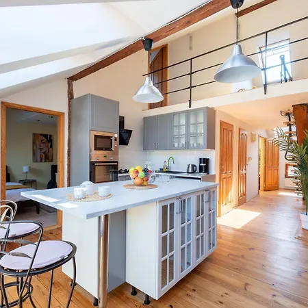 아파트 Stylish 2-level Near The National Theatre *